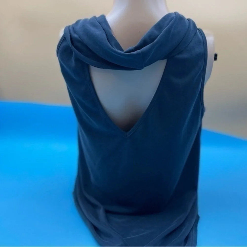 LE LIS Top - Picture 3 of 4